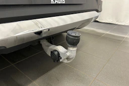 valkoinen Mercedes-Benz EQE SUV 2023 kuva 14.