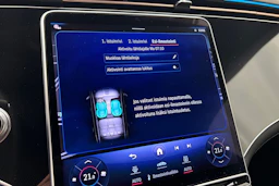 valkoinen Mercedes-Benz EQE SUV 2023 kuva 24.