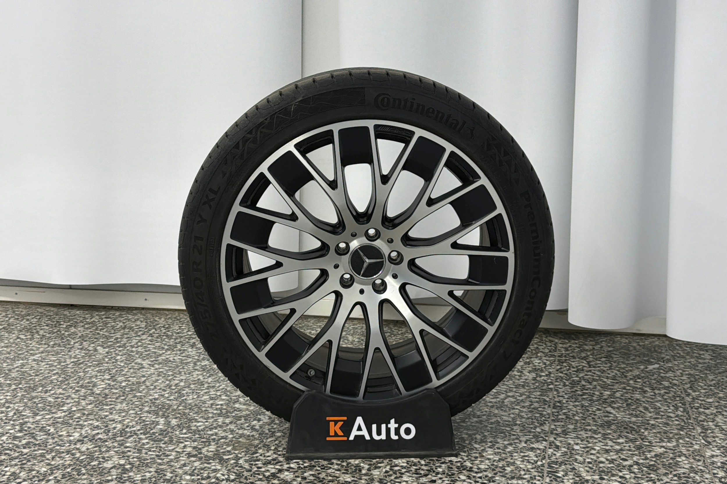 musta Mercedes-Benz EQE SUV 2023 kuva 13.