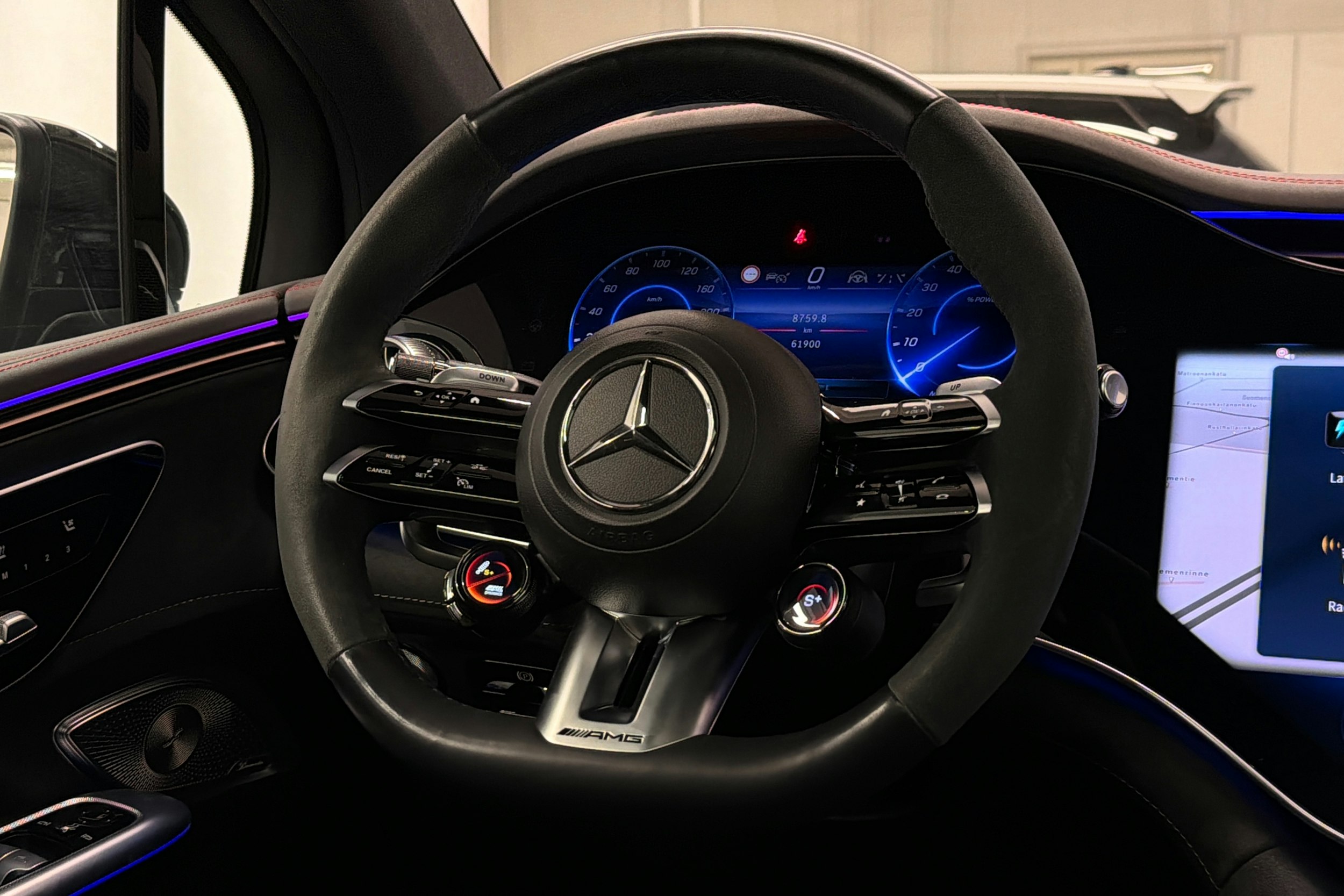 musta Mercedes-Benz EQE SUV 2023 kuva 17.