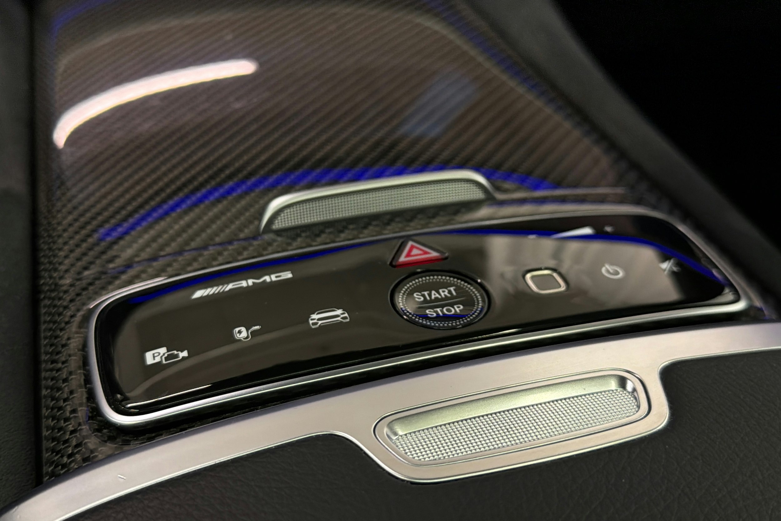 musta Mercedes-Benz EQE SUV 2023 kuva 18.