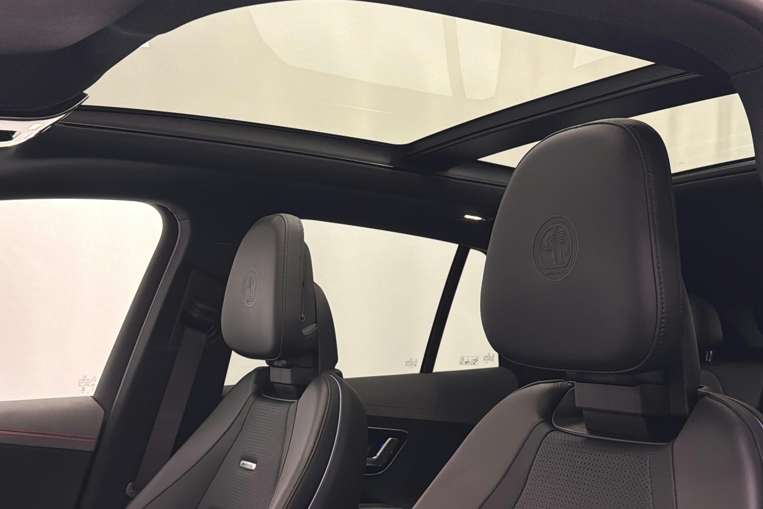 musta Mercedes-Benz EQE SUV 2023 kuva 19.