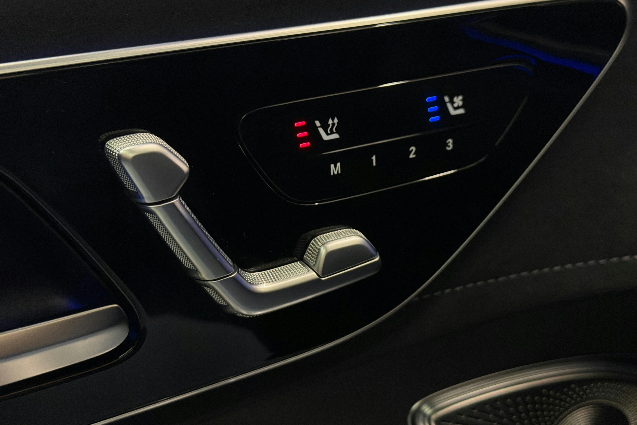 musta Mercedes-Benz EQE SUV 2023 kuva 20.