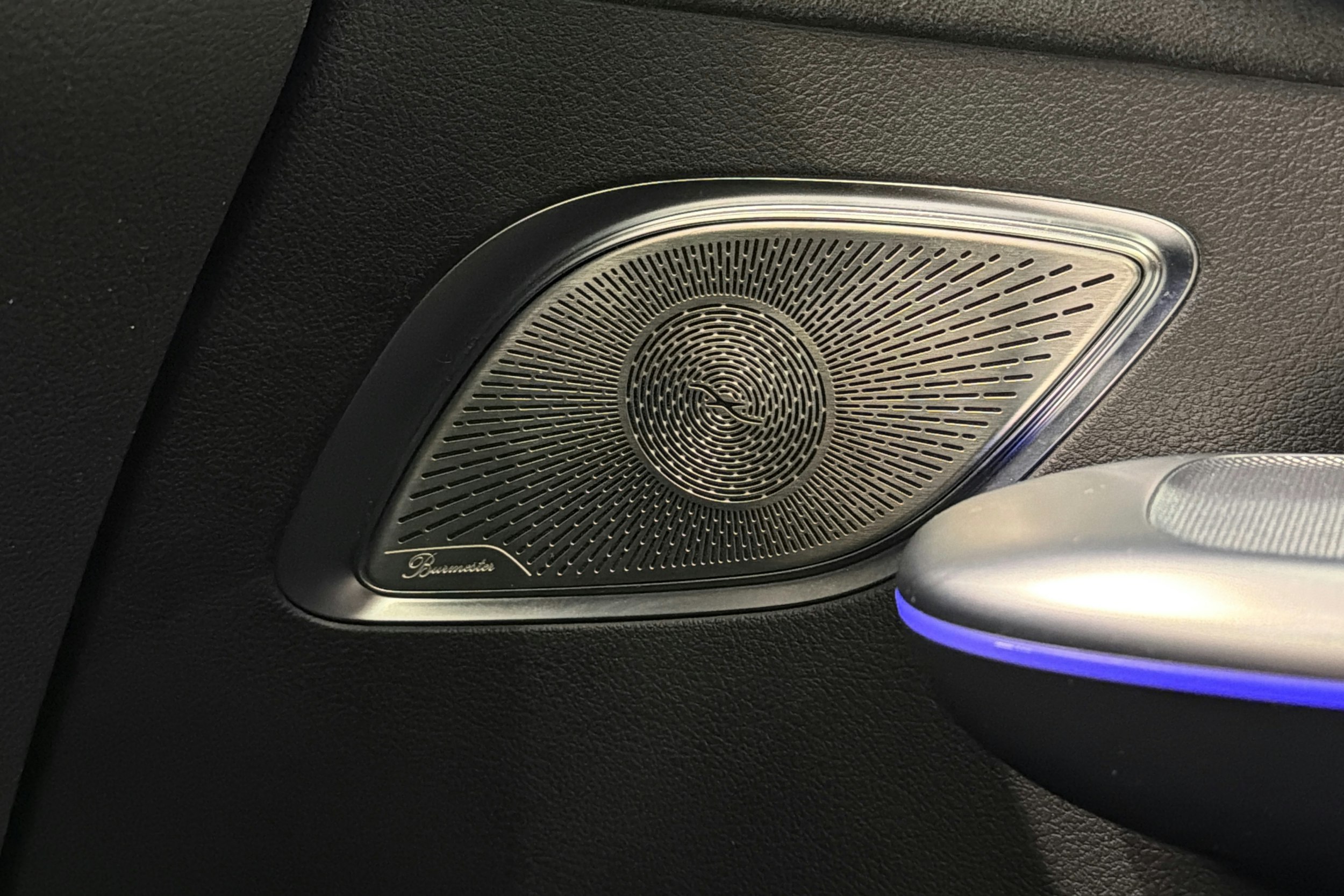 musta Mercedes-Benz EQE SUV 2023 kuva 21.