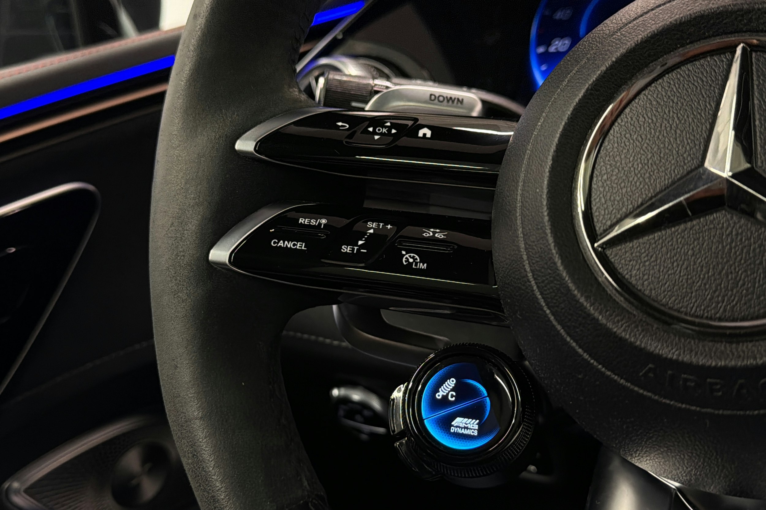 musta Mercedes-Benz EQE SUV 2023 kuva 22.