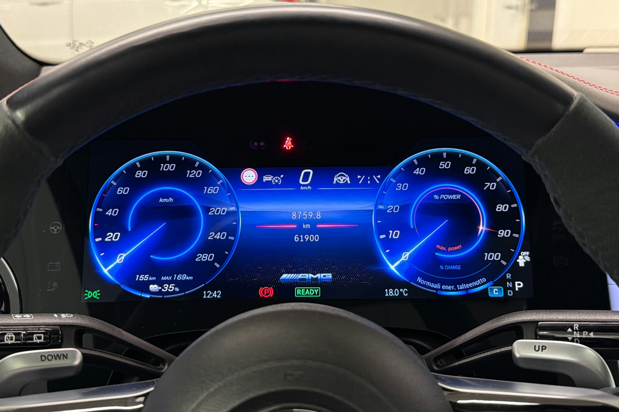 musta Mercedes-Benz EQE SUV 2023 kuva 24.