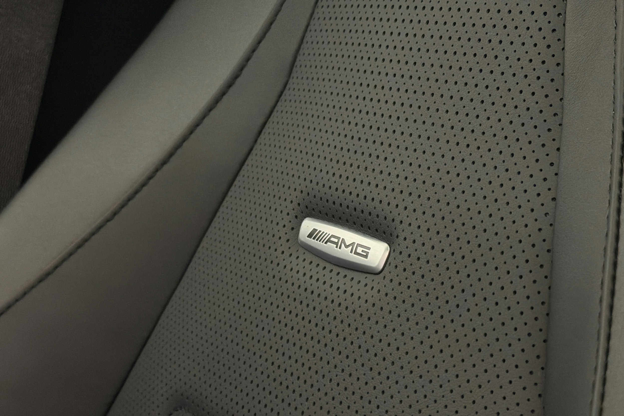 musta Mercedes-Benz EQE SUV 2023 kuva 25.