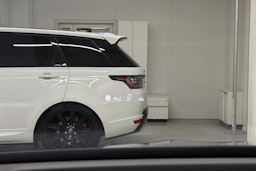 musta Mercedes-Benz EQE SUV 2023 kuva 26.