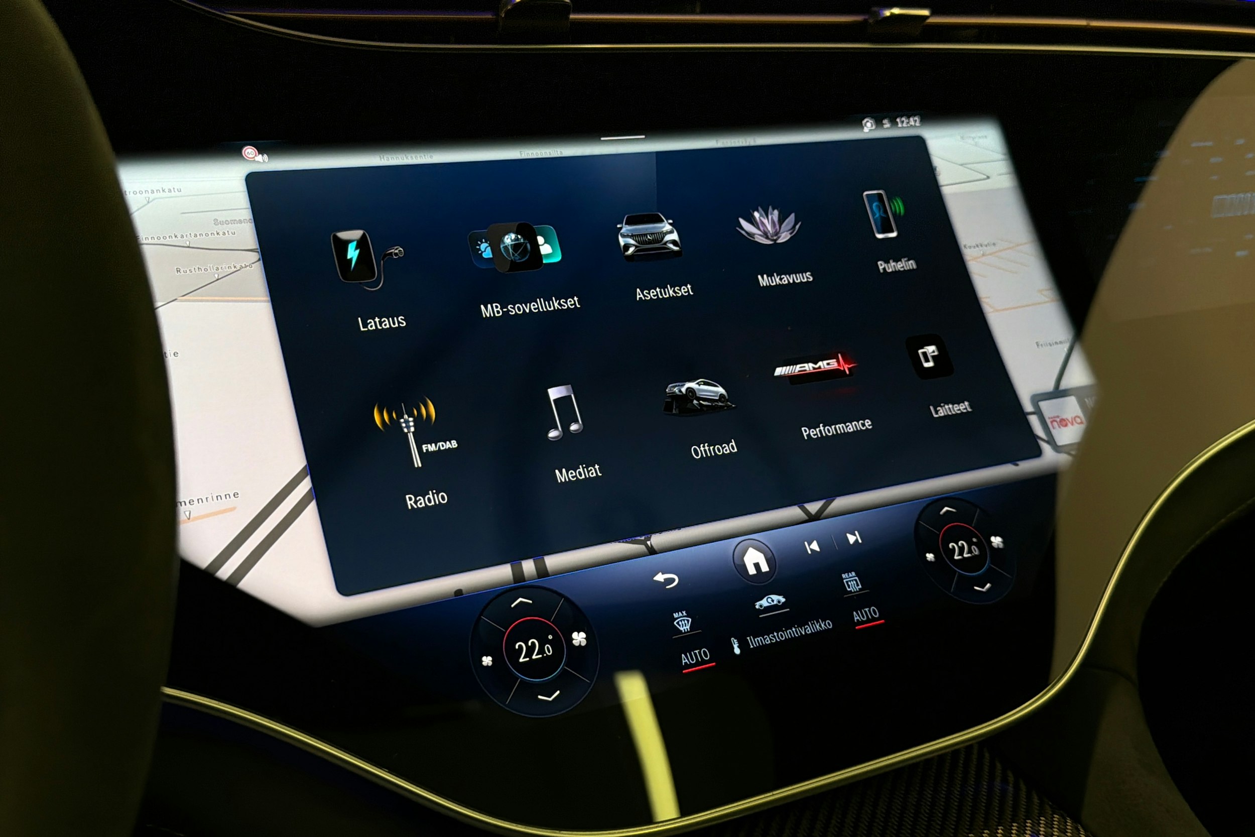 musta Mercedes-Benz EQE SUV 2023 kuva 27.