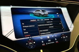 musta Mercedes-Benz EQE SUV 2023 kuva 32.