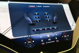 musta Mercedes-Benz EQE SUV 2023 kuva 33.