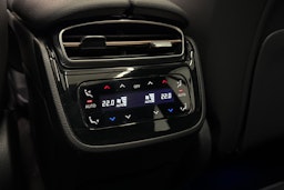 musta Mercedes-Benz EQE SUV 2023 kuva 37.