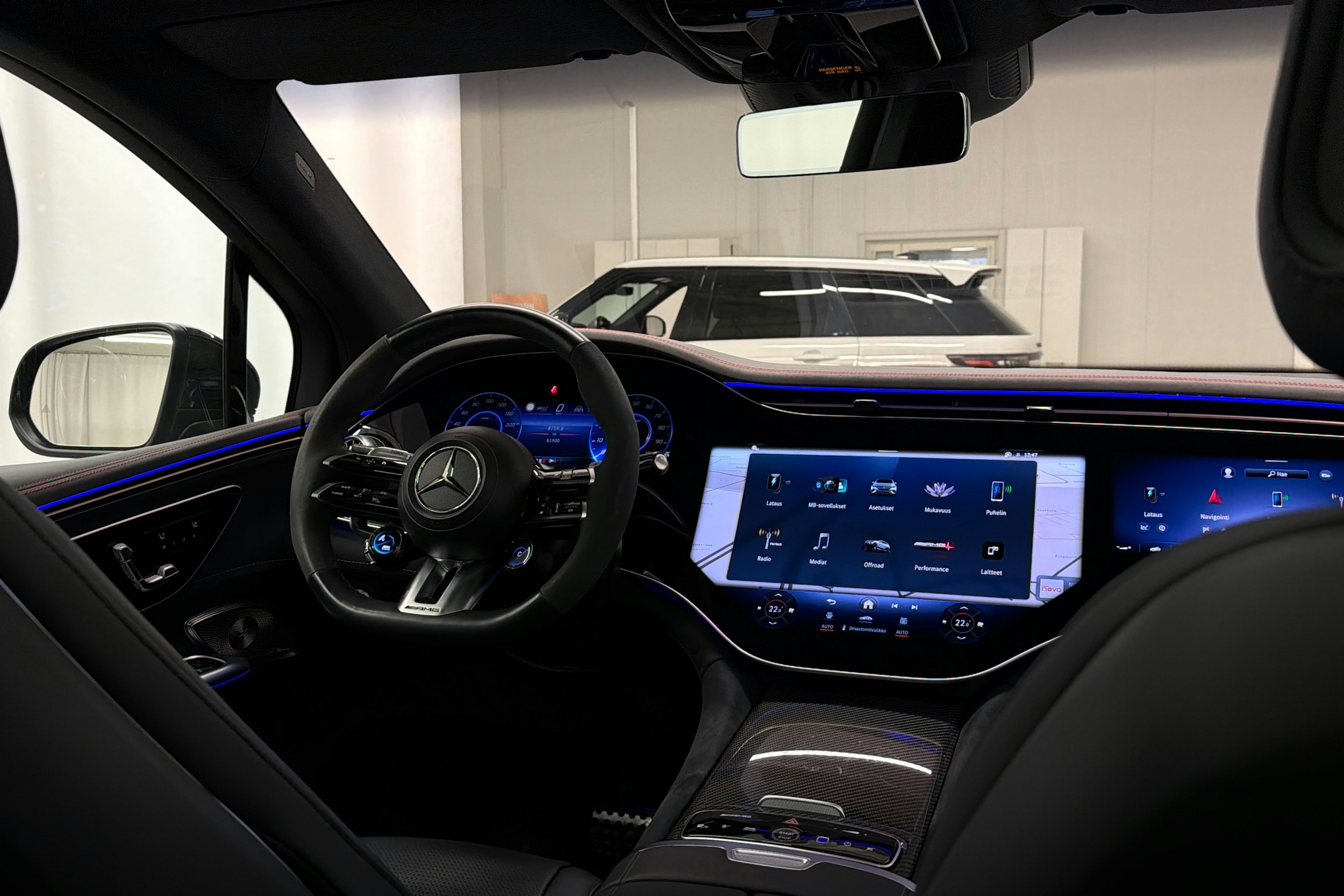 musta Mercedes-Benz EQE SUV 2023 kuva 38.