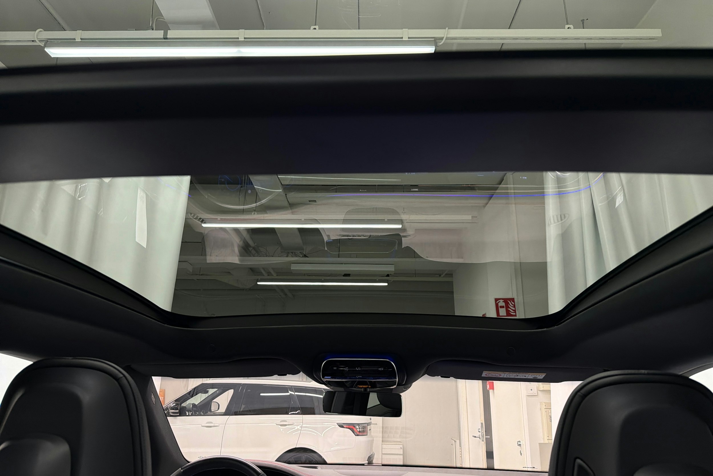 musta Mercedes-Benz EQE SUV 2023 kuva 40.