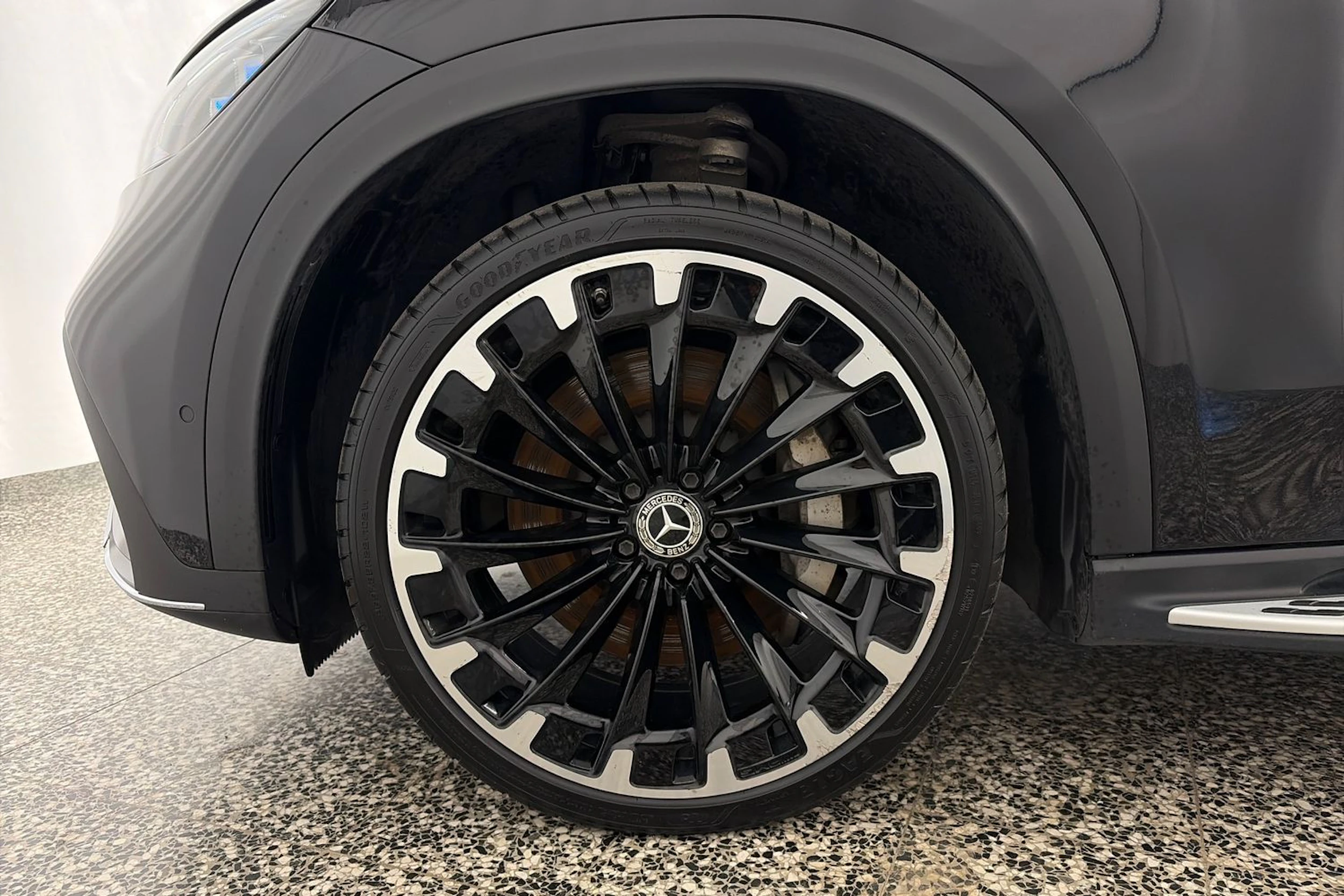 Musta Mercedes-Benz EQE SUV 2023 kuva 10.