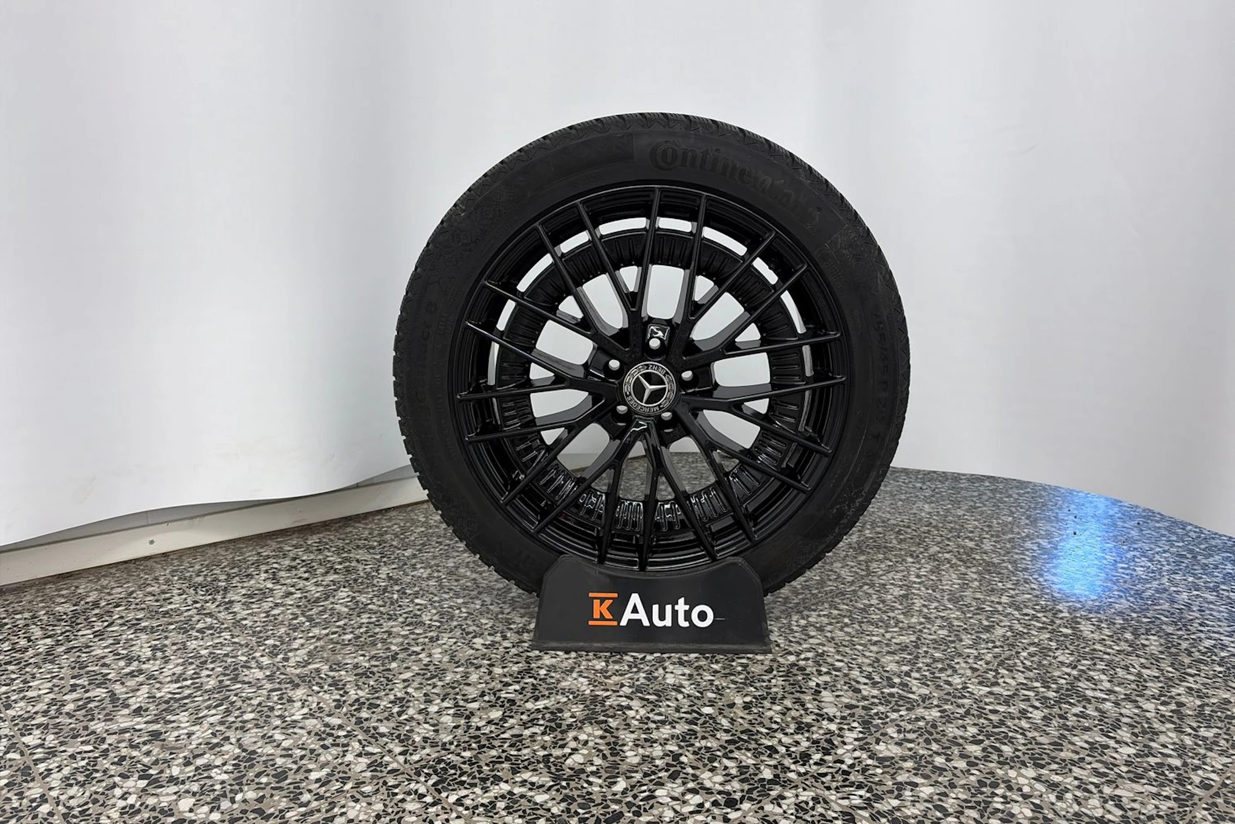 Musta Mercedes-Benz EQE SUV 2023 kuva 11.