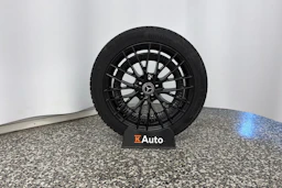 Musta Mercedes-Benz EQE SUV 2023 kuva 11.