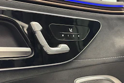 Musta Mercedes-Benz EQE SUV 2023 kuva 15.