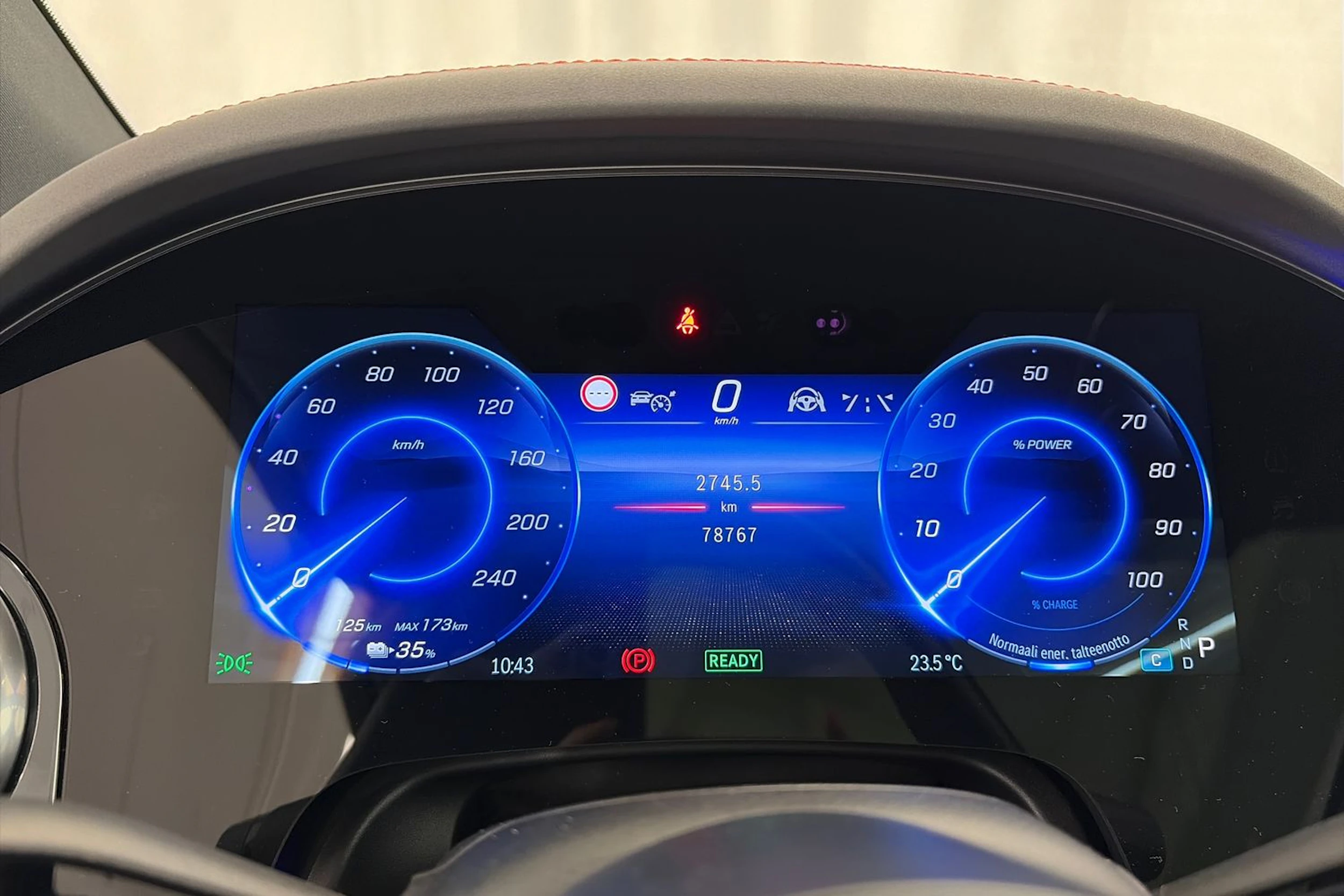Musta Mercedes-Benz EQE SUV 2023 kuva 20.