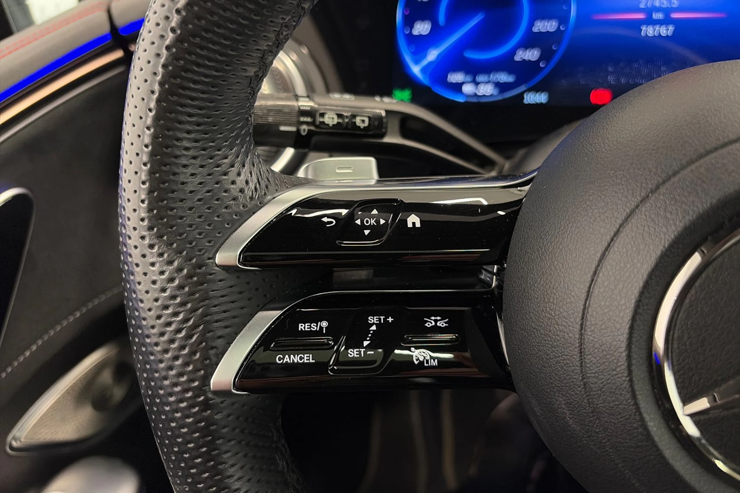 Musta Mercedes-Benz EQE SUV 2023 kuva 22.