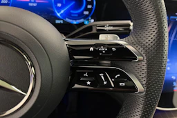 Musta Mercedes-Benz EQE SUV 2023 kuva 23.