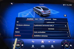 Musta Mercedes-Benz EQE SUV 2023 kuva 35.