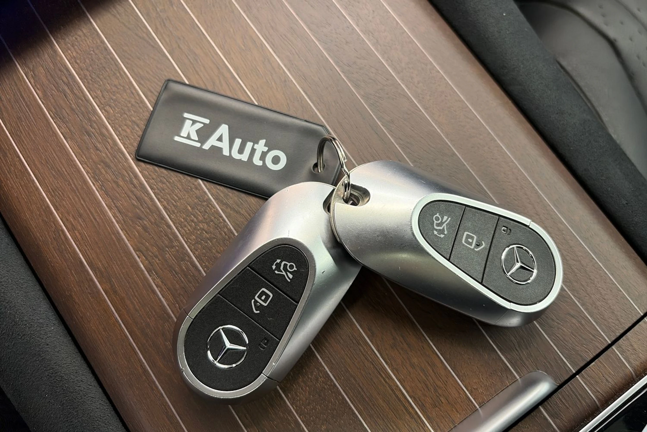 Musta Mercedes-Benz EQE SUV 2023 kuva 40.
