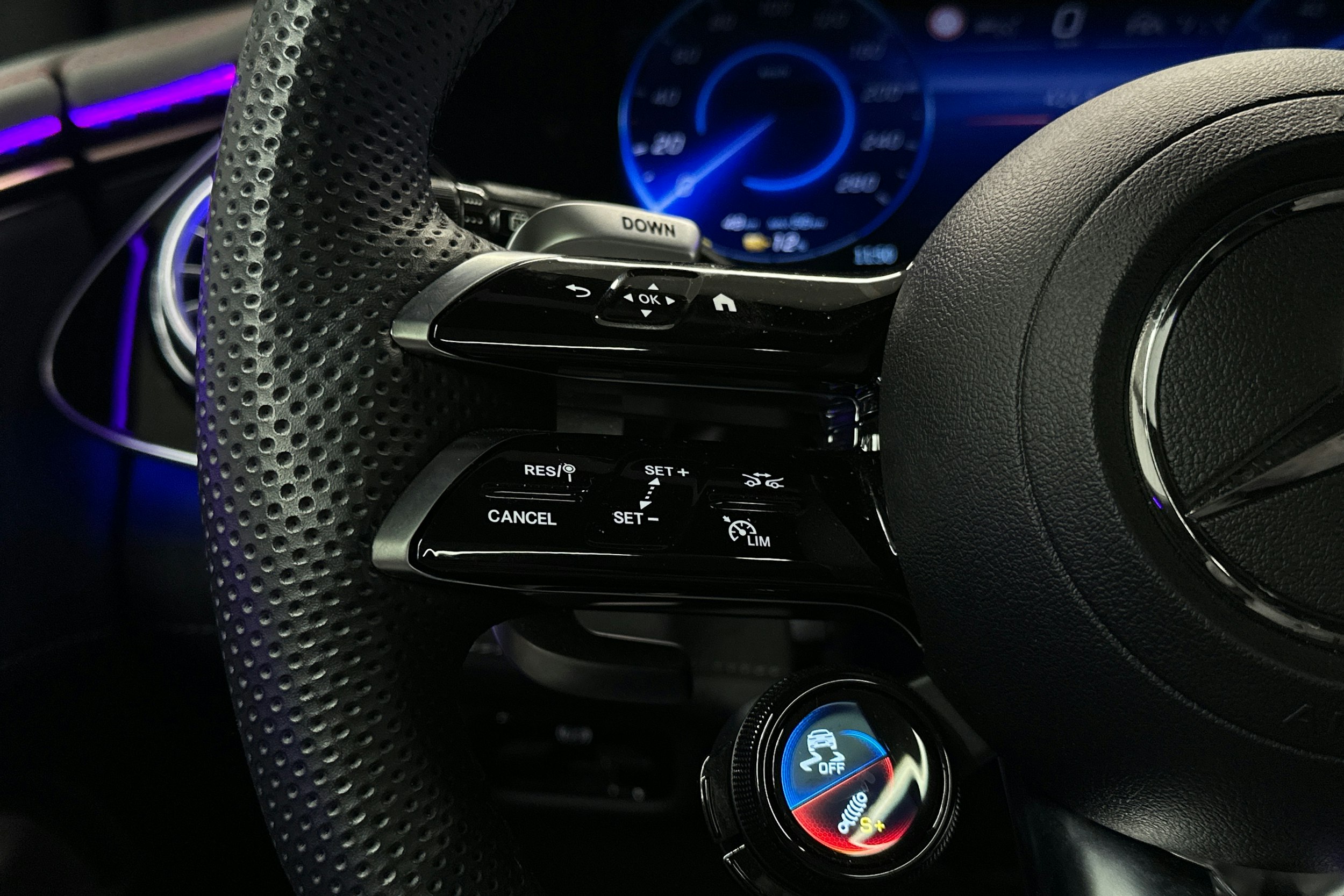 harmaa Mercedes-Benz EQE SUV 2023 kuva 11.