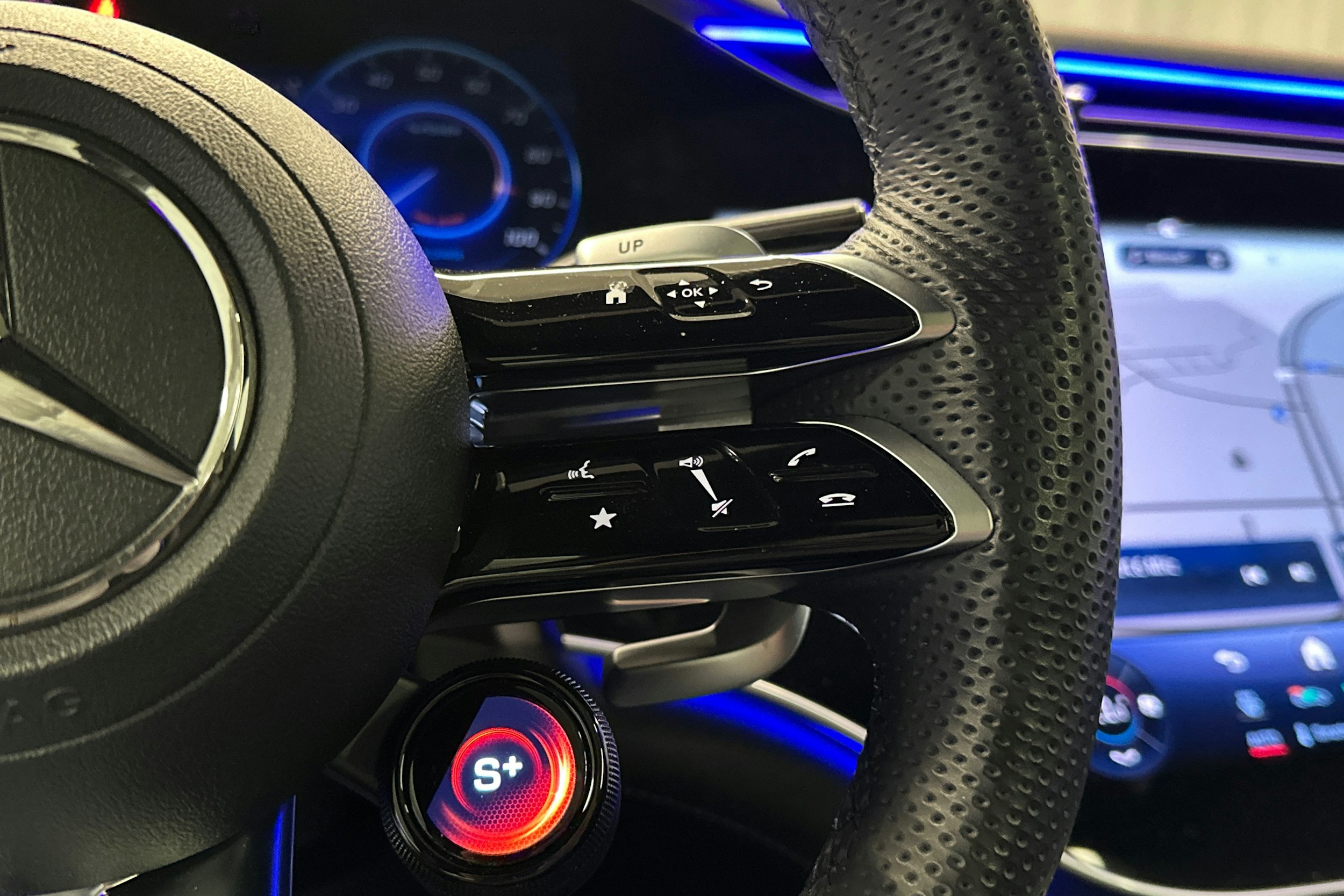 harmaa Mercedes-Benz EQE SUV 2023 kuva 12.