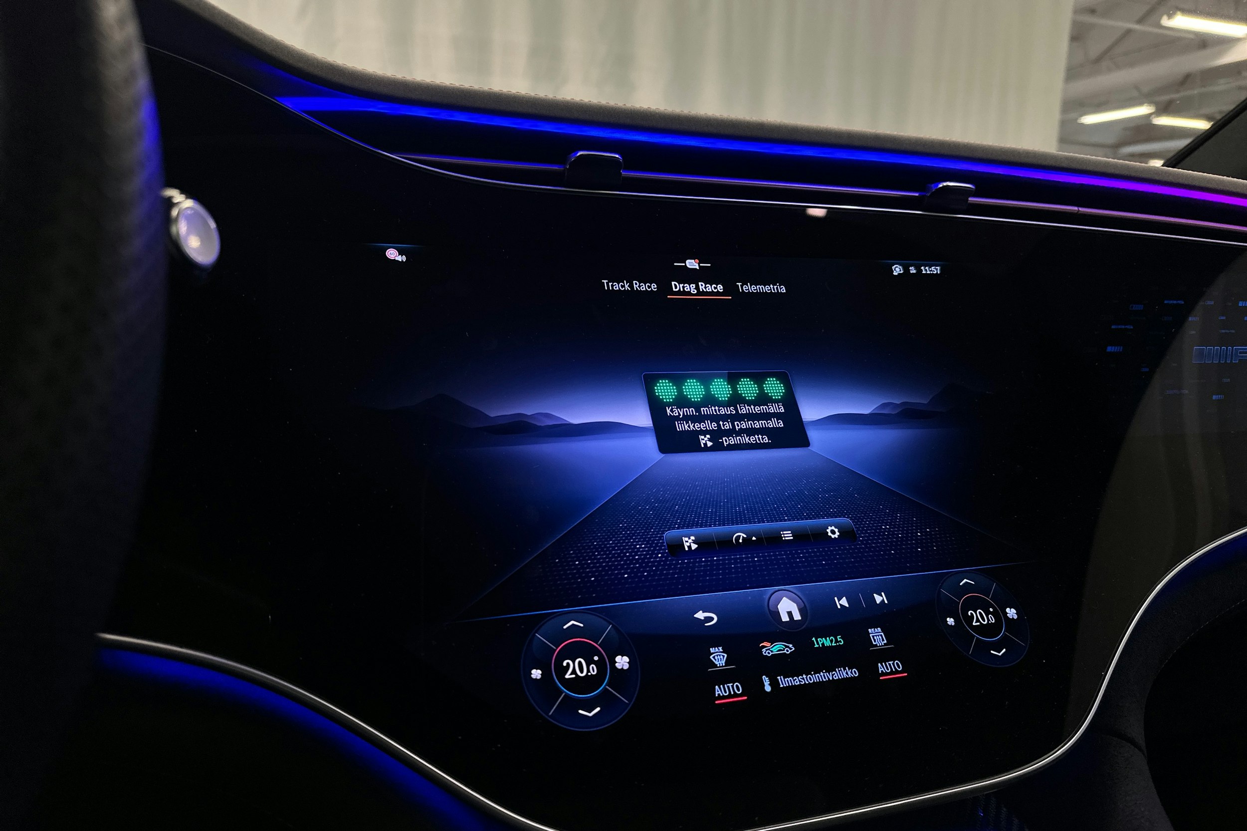 harmaa Mercedes-Benz EQE SUV 2023 kuva 28.