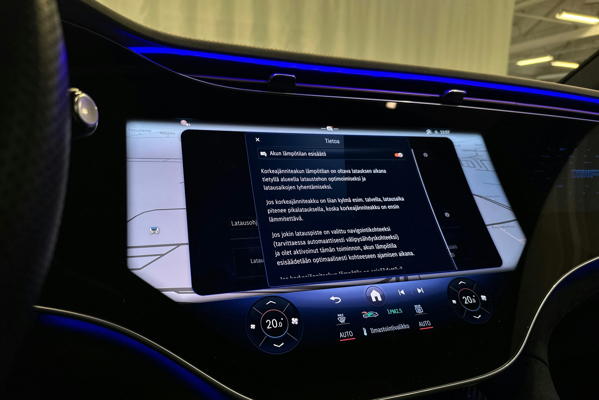 harmaa Mercedes-Benz EQE SUV 2023 kuva 29.