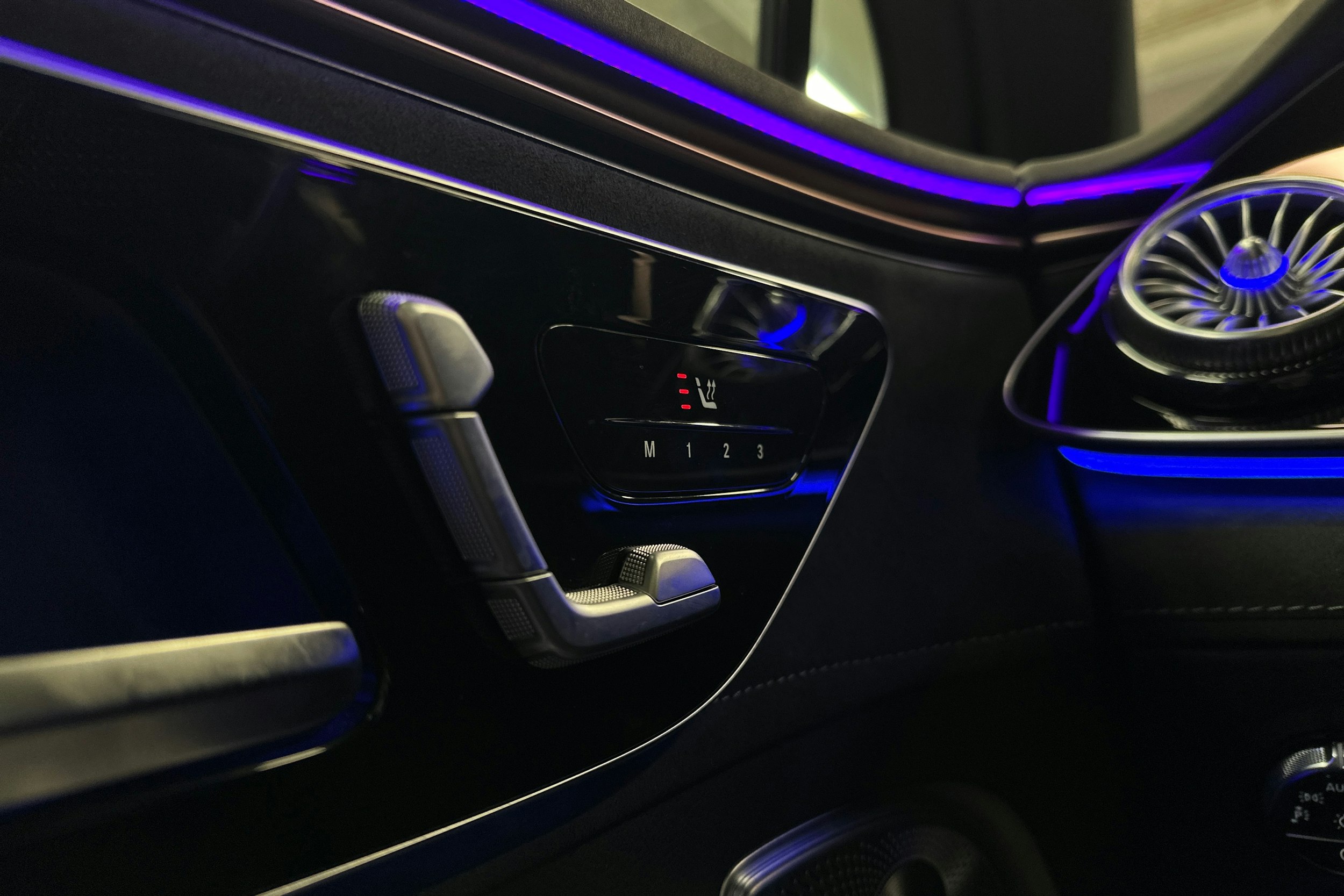 harmaa Mercedes-Benz EQE SUV 2023 kuva 31.