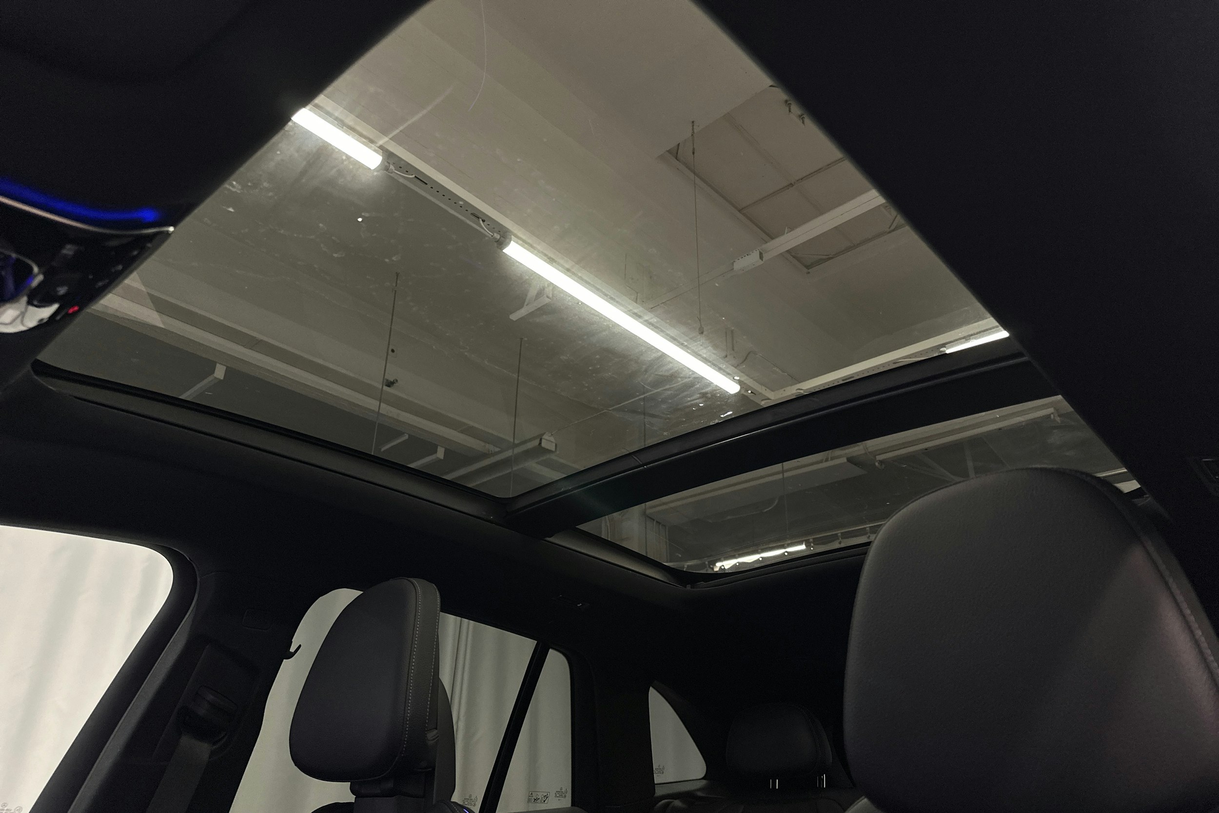 harmaa Mercedes-Benz EQE SUV 2023 kuva 35.