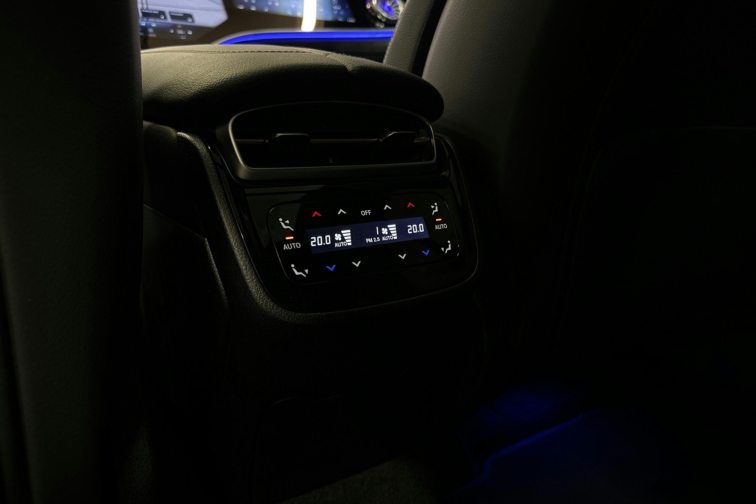 harmaa Mercedes-Benz EQE SUV 2023 kuva 36.