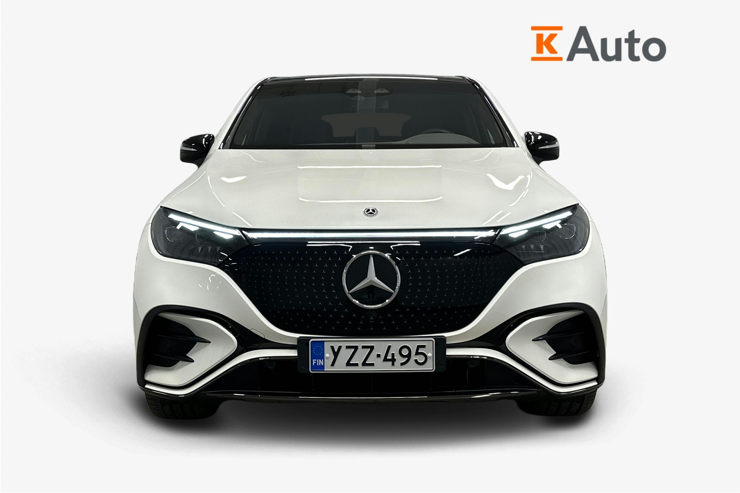 valkoinen Mercedes-Benz EQE SUV 2023 kuva 5.