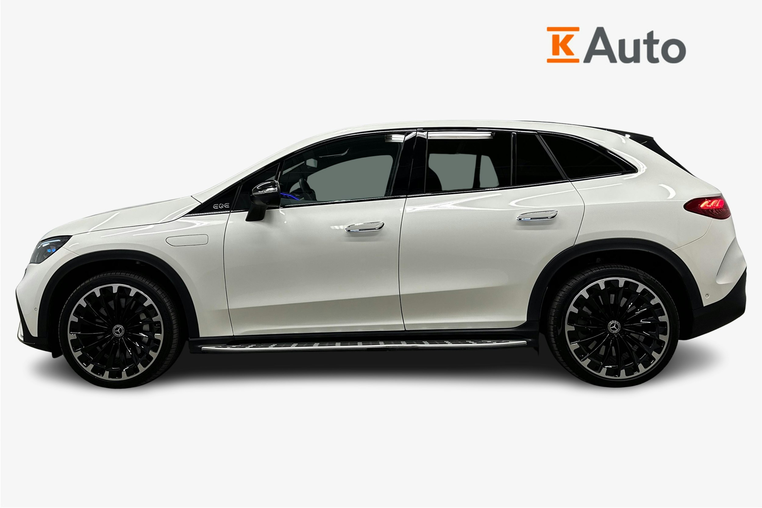 valkoinen Mercedes-Benz EQE SUV 2023 kuva 6.