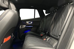 valkoinen Mercedes-Benz EQE SUV 2023 kuva 10.