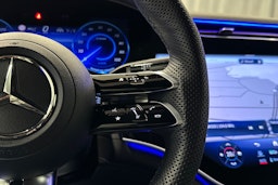 valkoinen Mercedes-Benz EQE SUV 2023 kuva 15.