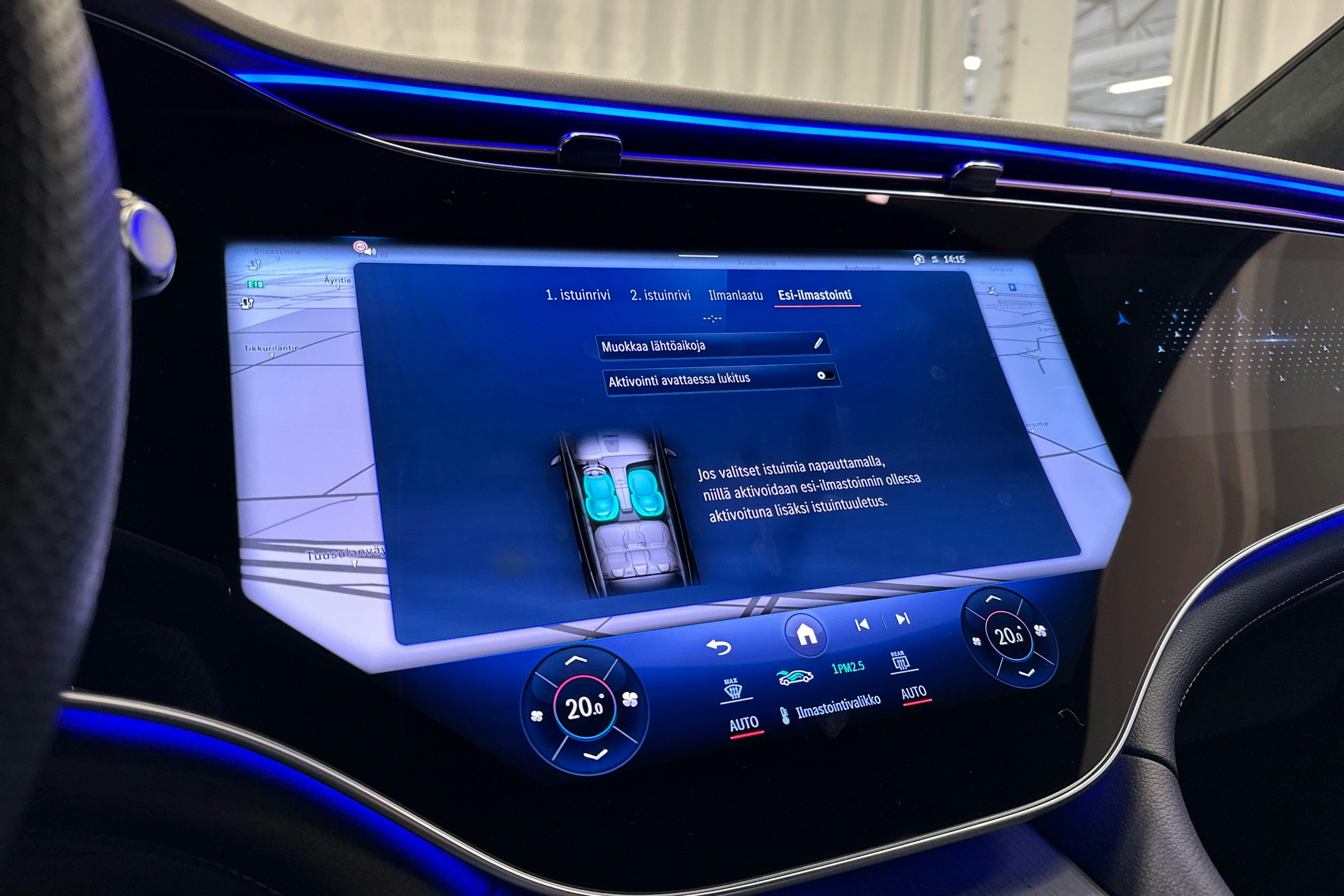 valkoinen Mercedes-Benz EQE SUV 2023 kuva 19.