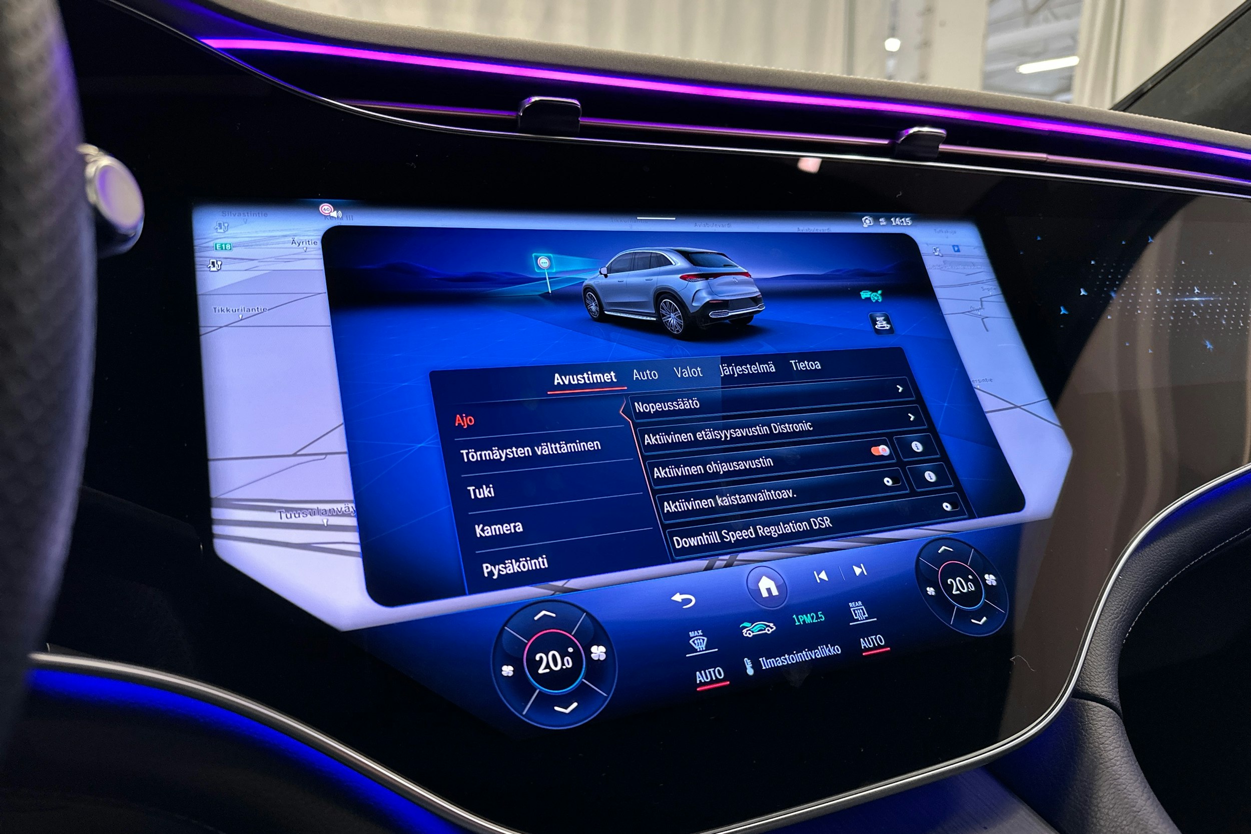 valkoinen Mercedes-Benz EQE SUV 2023 kuva 20.