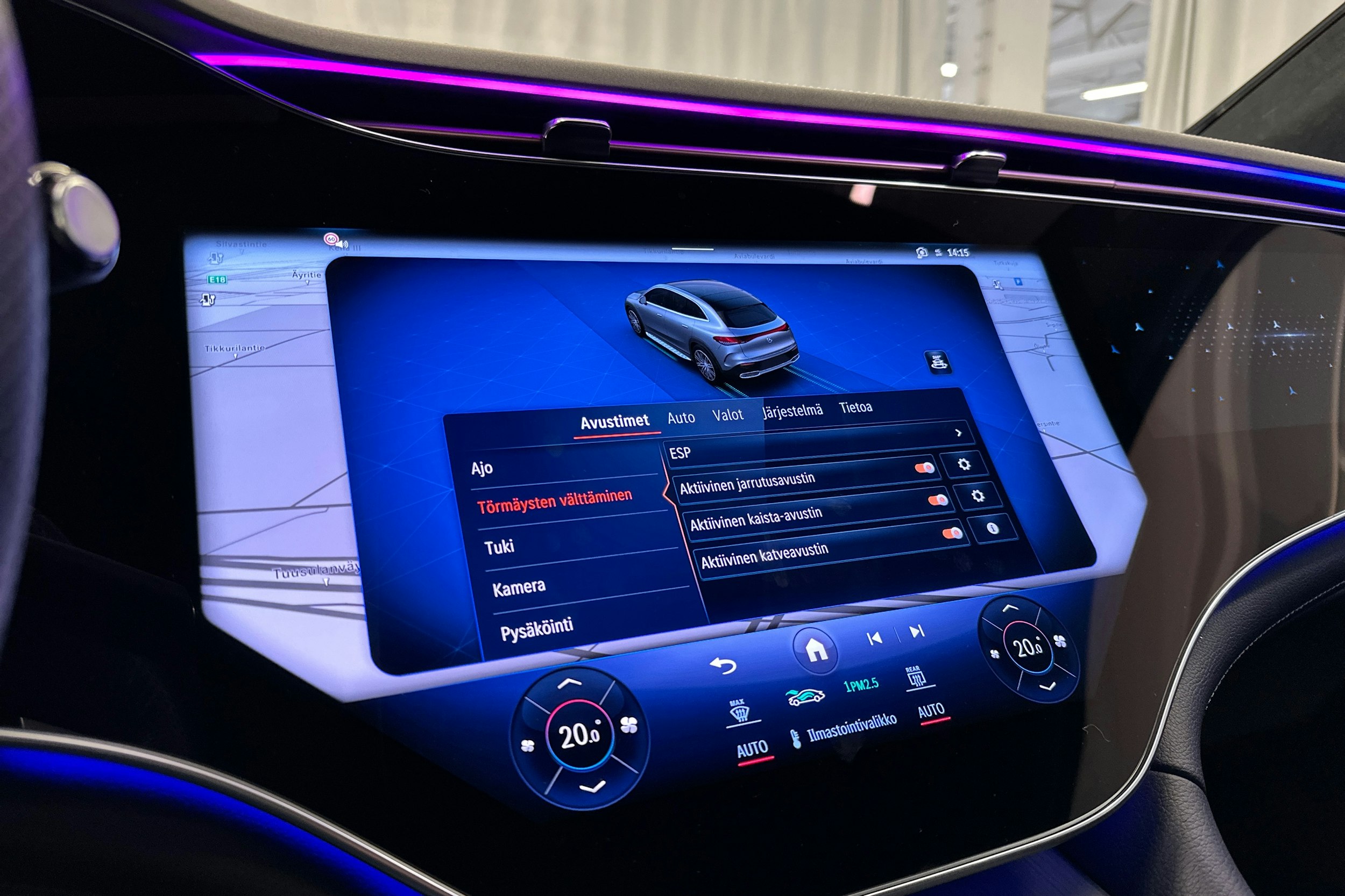 valkoinen Mercedes-Benz EQE SUV 2023 kuva 21.