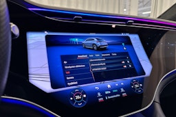 valkoinen Mercedes-Benz EQE SUV 2023 kuva 22.
