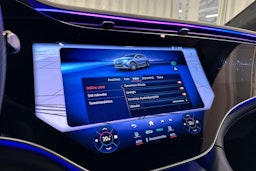 valkoinen Mercedes-Benz EQE SUV 2023 kuva 23.