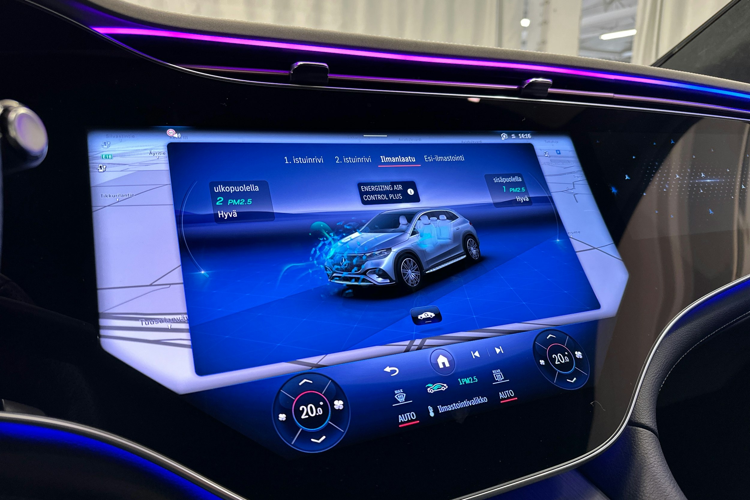 valkoinen Mercedes-Benz EQE SUV 2023 kuva 27.