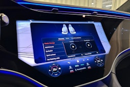 valkoinen Mercedes-Benz EQE SUV 2023 kuva 28.
