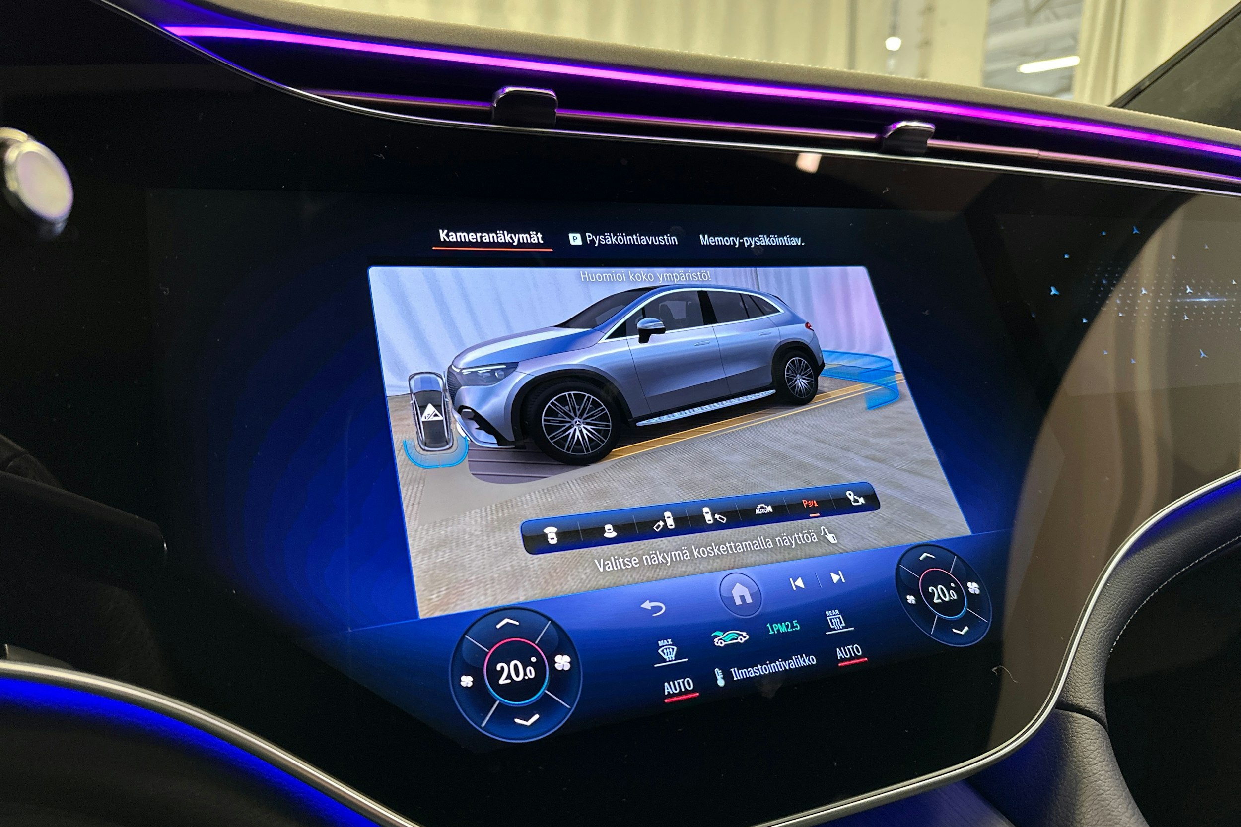 valkoinen Mercedes-Benz EQE SUV 2023 kuva 29.