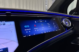 valkoinen Mercedes-Benz EQE SUV 2023 kuva 30.