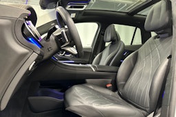 valkoinen Mercedes-Benz EQE SUV 2023 kuva 34.