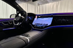 valkoinen Mercedes-Benz EQE SUV 2023 kuva 40.