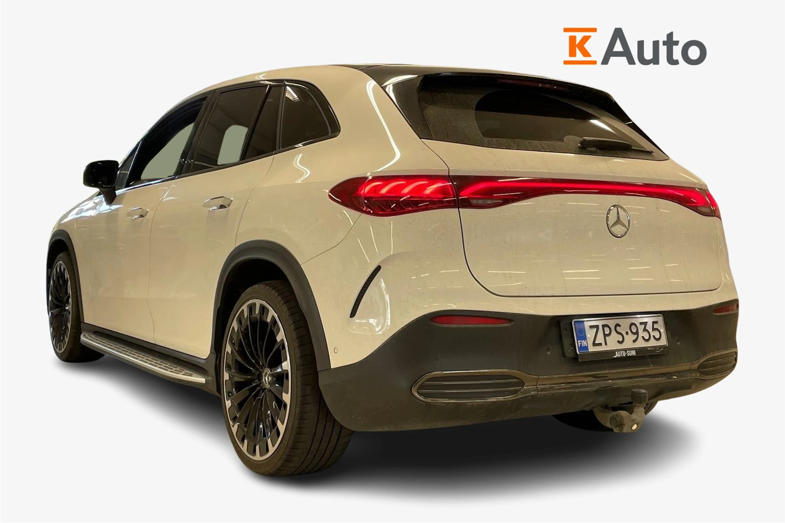 valkoinen Mercedes-Benz EQE SUV 2023 kuva 2.